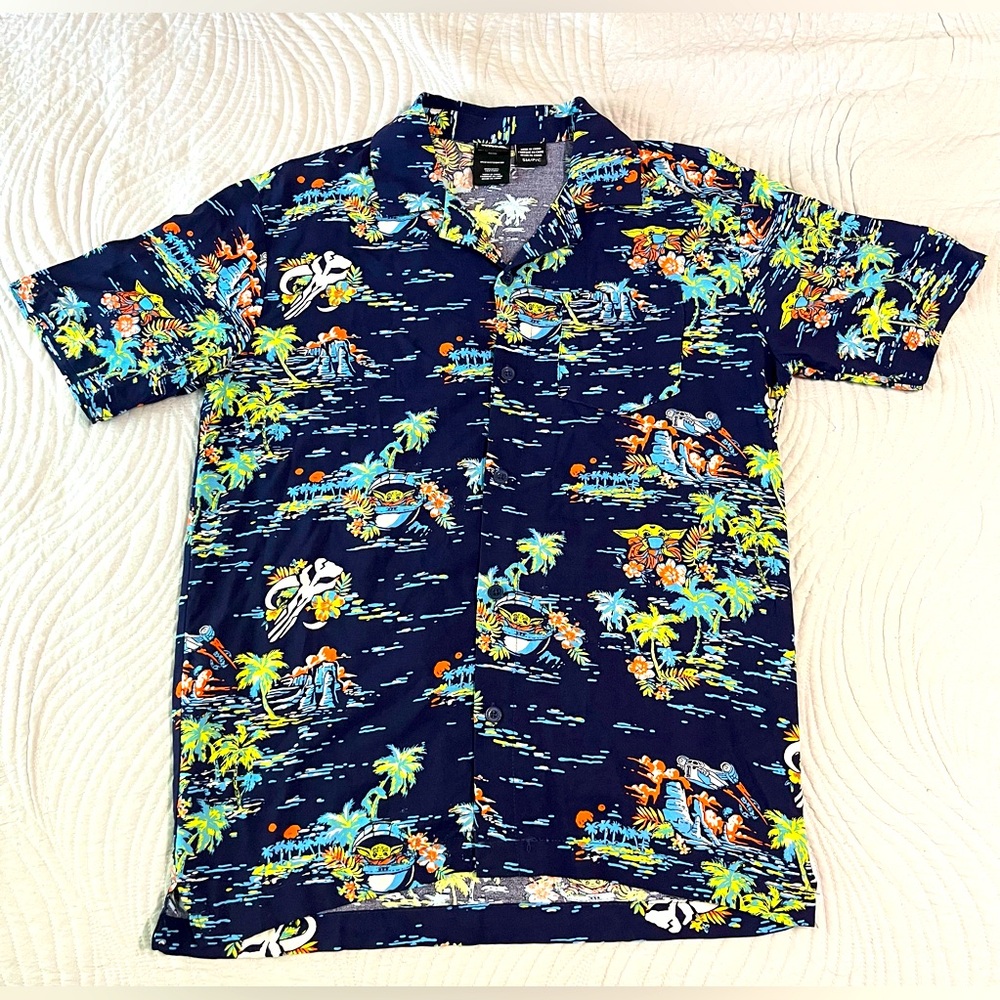 STAR WARS Mandalorian Hawaiian Floral Camp Shirt Mens Sz Small Grogu Baby Yoda